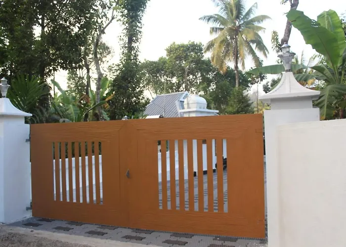 4 Acre Woods Farm Stay Munnar